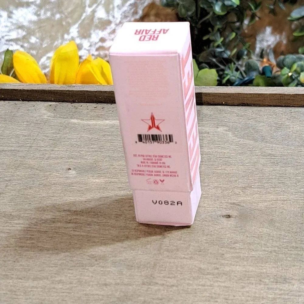 NIB Jeffree Star Velvet Trap Red Affair